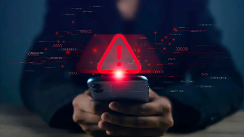 FBI cảnh b&aacute;o&nbsp;chi&ecirc;u lừa đảo mới khiến người d&ugrave;ng smartphone c&oacute; nguy cơ bị 'v&eacute;t sạch' tiền trong t&agrave;i khoản ng&acirc;n h&agrave;ng. Ảnh:&nbsp;Shutterstock