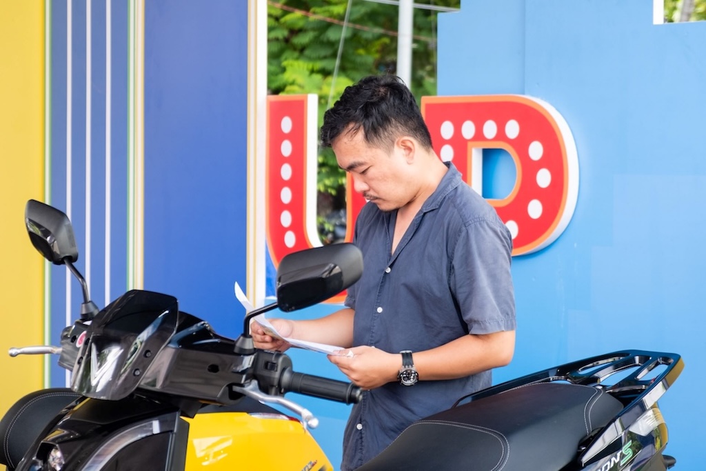 Anh L&ecirc; Long (TP.HCM) cho rằng, chuỗi sự kiện của VinFast gi&uacute;p người d&ugrave;ng dễ d&agrave;ng xử l&yacute; xe m&aacute;y xăng cũ, l&ecirc;n đời xe m&aacute;y điện