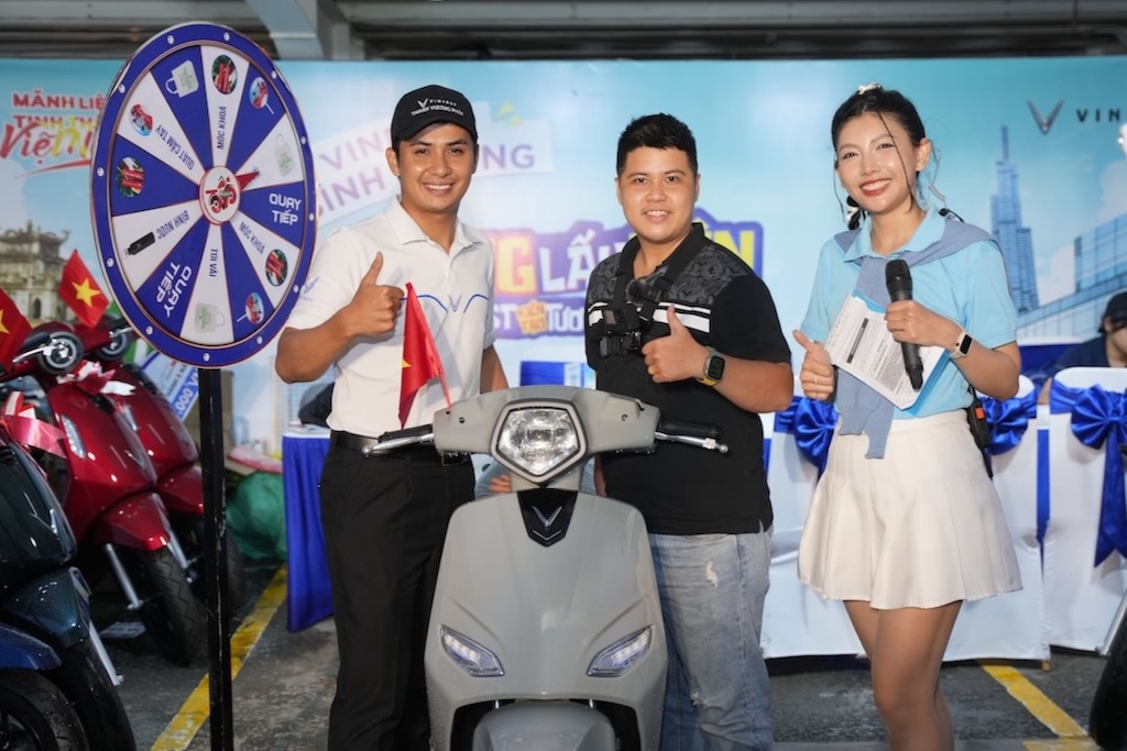 Nhiều kh&aacute;ch h&agrave;ng lựa chọn xe m&aacute;y điện để chung tay g&oacute;p phần giảm &ocirc; nhiễm m&ocirc;i trường