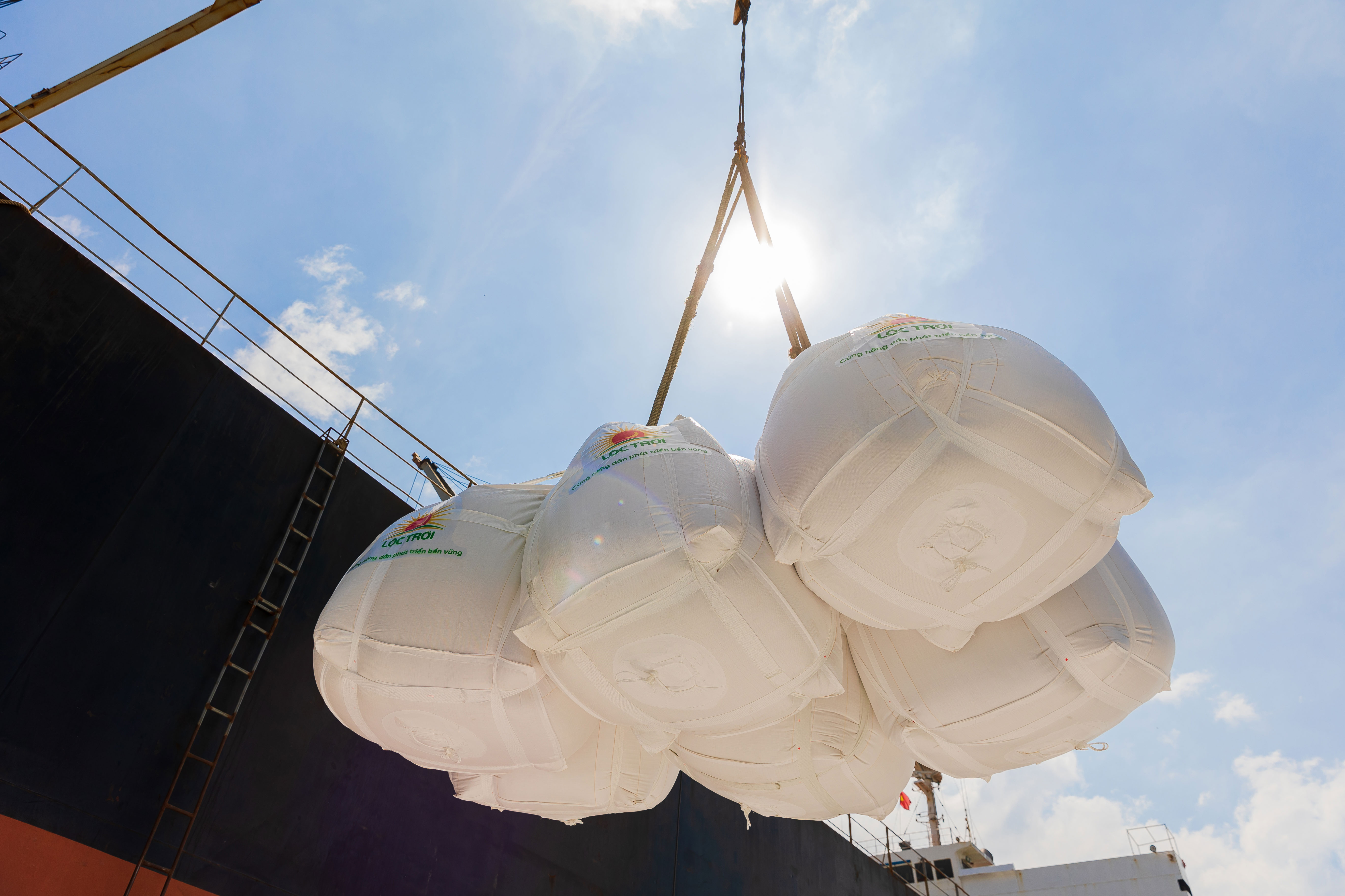 Sau lệnh cấm xuất khẩu gạo của Ấn Độ, trong suốt gần một th&aacute;ng qua, gi&aacute; gạo nhiều nơi tăng mạnh. Ảnh minh họa.