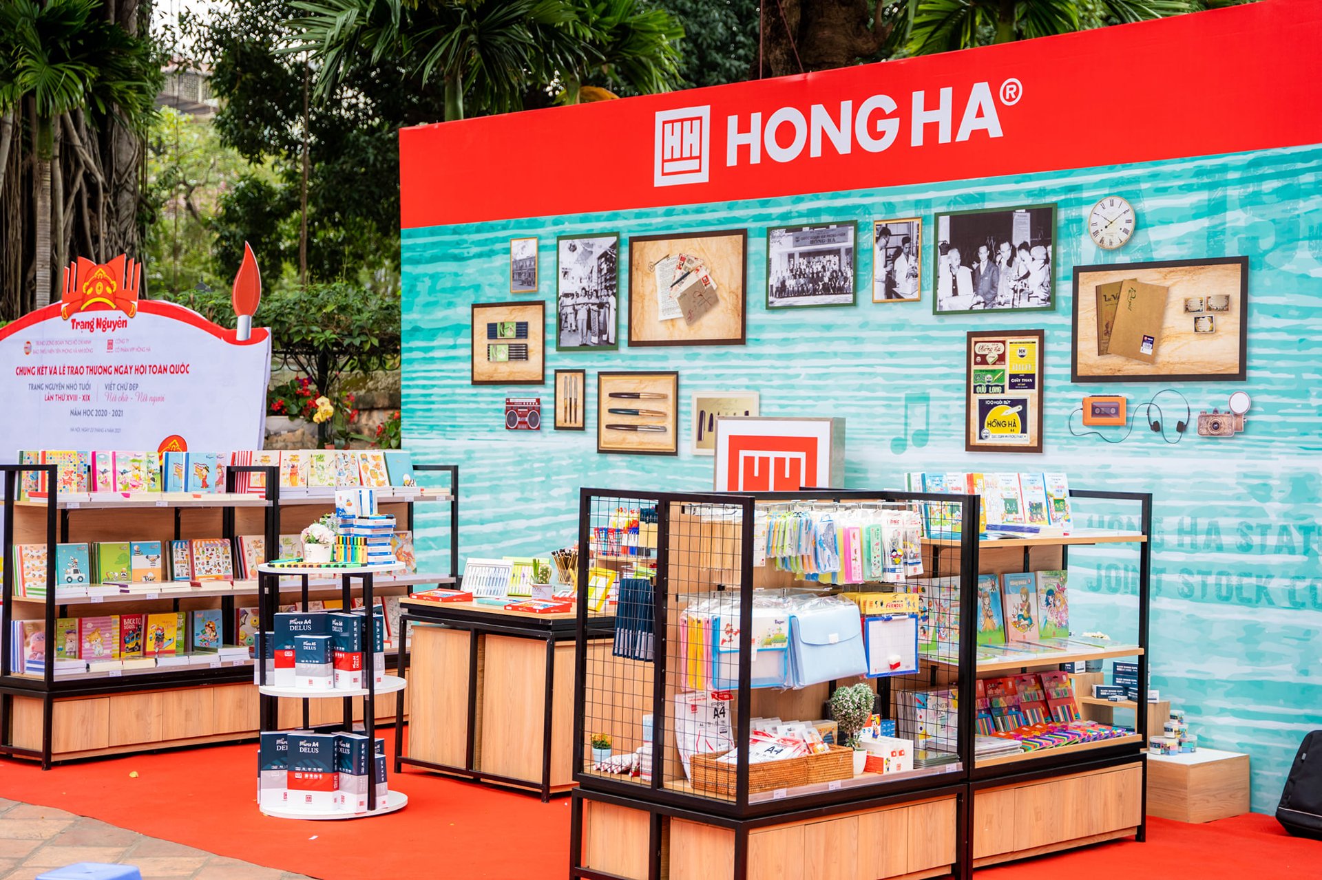 Văn ph&#242;ng phẩm Hồng H&#224;: B&#225;n giấy, b&#250;t, đồ chơi... thu h&#224;ng ngh&#236;n tỷ mỗi năm - Ảnh 1