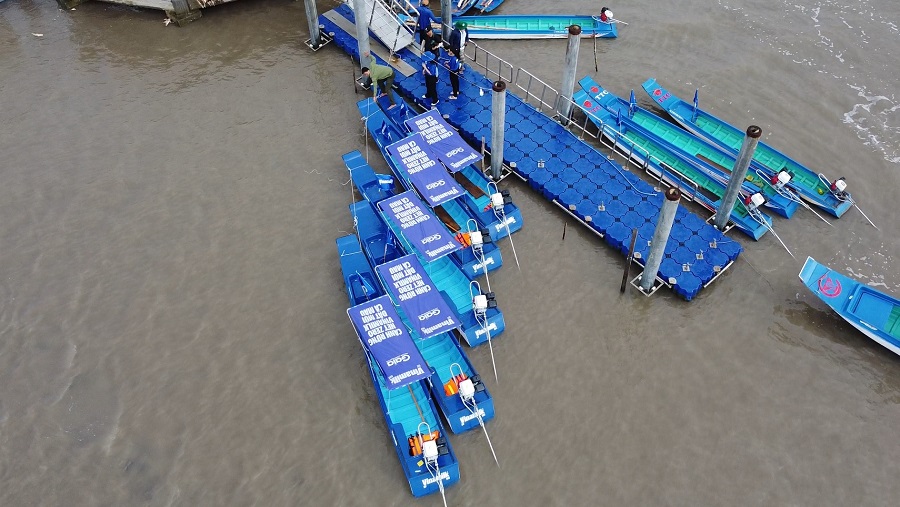 C&aacute;c chiếc thuyền được Vinamilk t&agrave;i trợ cho Vườn Quốc gia l&agrave;m phương tiện hỗ trợ c&ocirc;ng t&aacute;c kiểm tra, gi&aacute;m s&aacute;t, bảo vệ cho khu vực khoanh nu&ocirc;i rừng