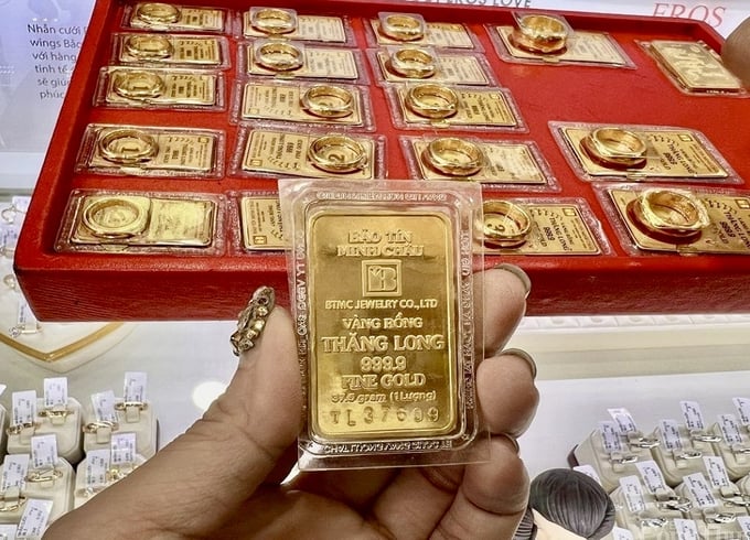 Gi&aacute; v&agrave;ng miếng, v&agrave;ng nhẫn đua nhau tăng.