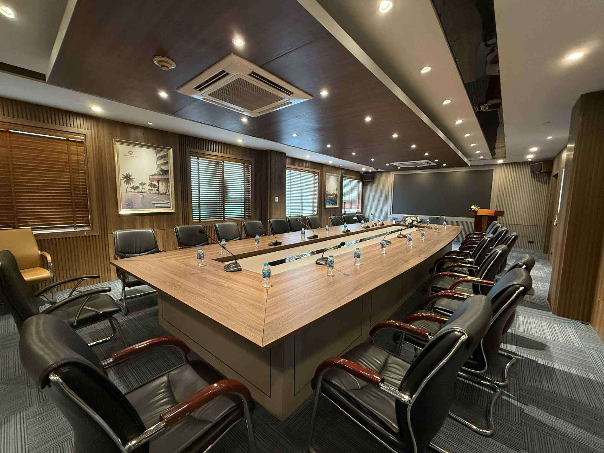 Vinahud tổ chức bất th&agrave;nh Đại hội cổ đ&ocirc;ng 2025 v&igrave; kh&ocirc;ng đủ số lượng cổ đ&ocirc;ng tham dự.