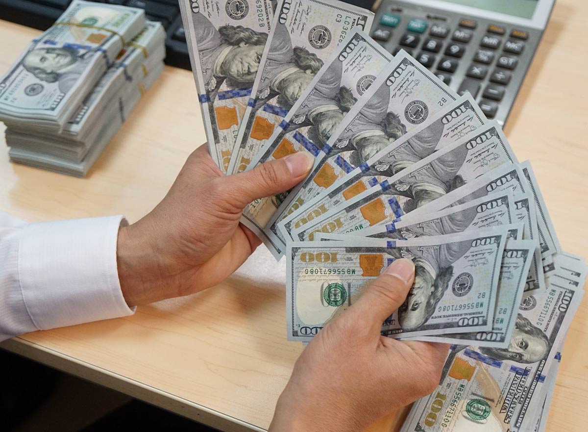 Gi&#225; USD ng&#226;n h&#224;ng cao kỷ lục, tỷ gi&#225; trung t&#226;m tăng mạnh - Ảnh 1