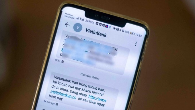 Nhiều ng&acirc;n h&agrave;ng tăng ph&iacute; dịch vụ SMS từ 1/9.