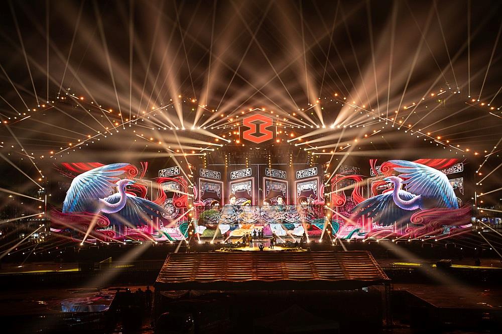 S&acirc;n khấu ho&agrave;nh tr&aacute;ng, kịch bản gi&agrave;u t&iacute;nh nghệ thuật thu h&uacute;t mạnh kh&aacute;n giả