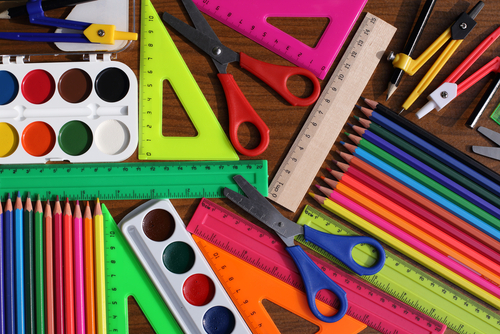 Đồ d&#249;ng học tập gi&#225; rẻ, chất lượng liệu được đảm bảo? - Ảnh 1