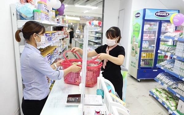 Chương tr&igrave;nh tăng qu&agrave; trợ gi&aacute; cho người ti&ecirc;u d&ugrave;ng được &aacute;p dụng tr&ecirc;n c&aacute;c sản phẩm sữa dinh dưỡng thiết yếu của Vinamilk&nbsp; &nbsp;