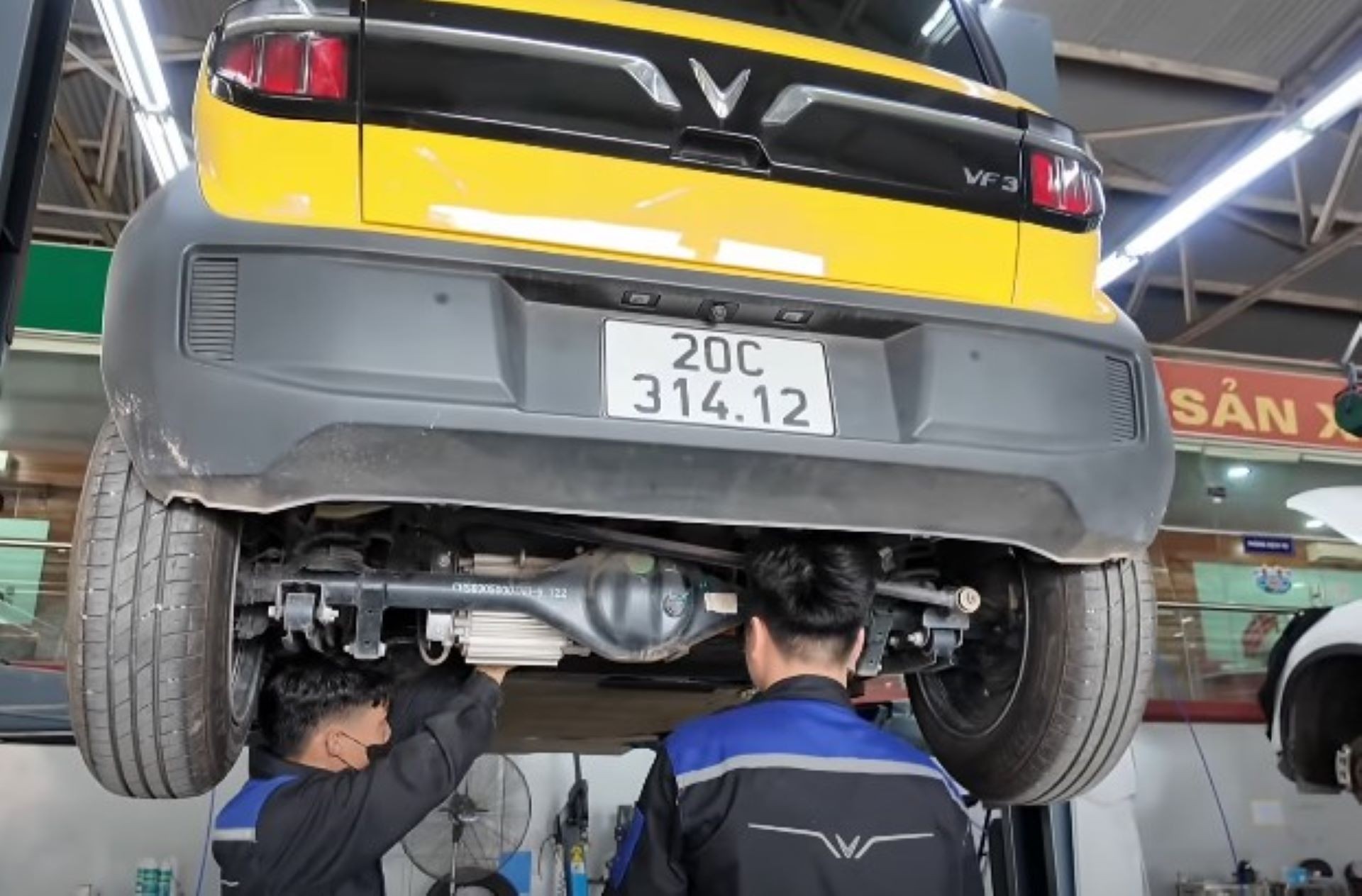 Chiếc VF 3 của chị Quỳnh đang được bảo dưỡng cấp độ 1