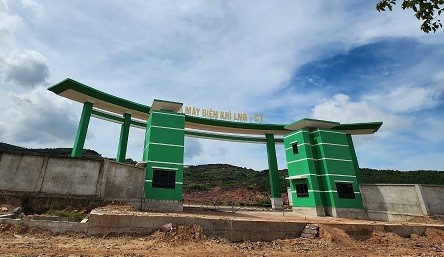 Cổng dự &aacute;n nh&agrave; m&aacute;y điện kh&iacute; tỷ đ&ocirc; của C&ocirc;ng Thanh.