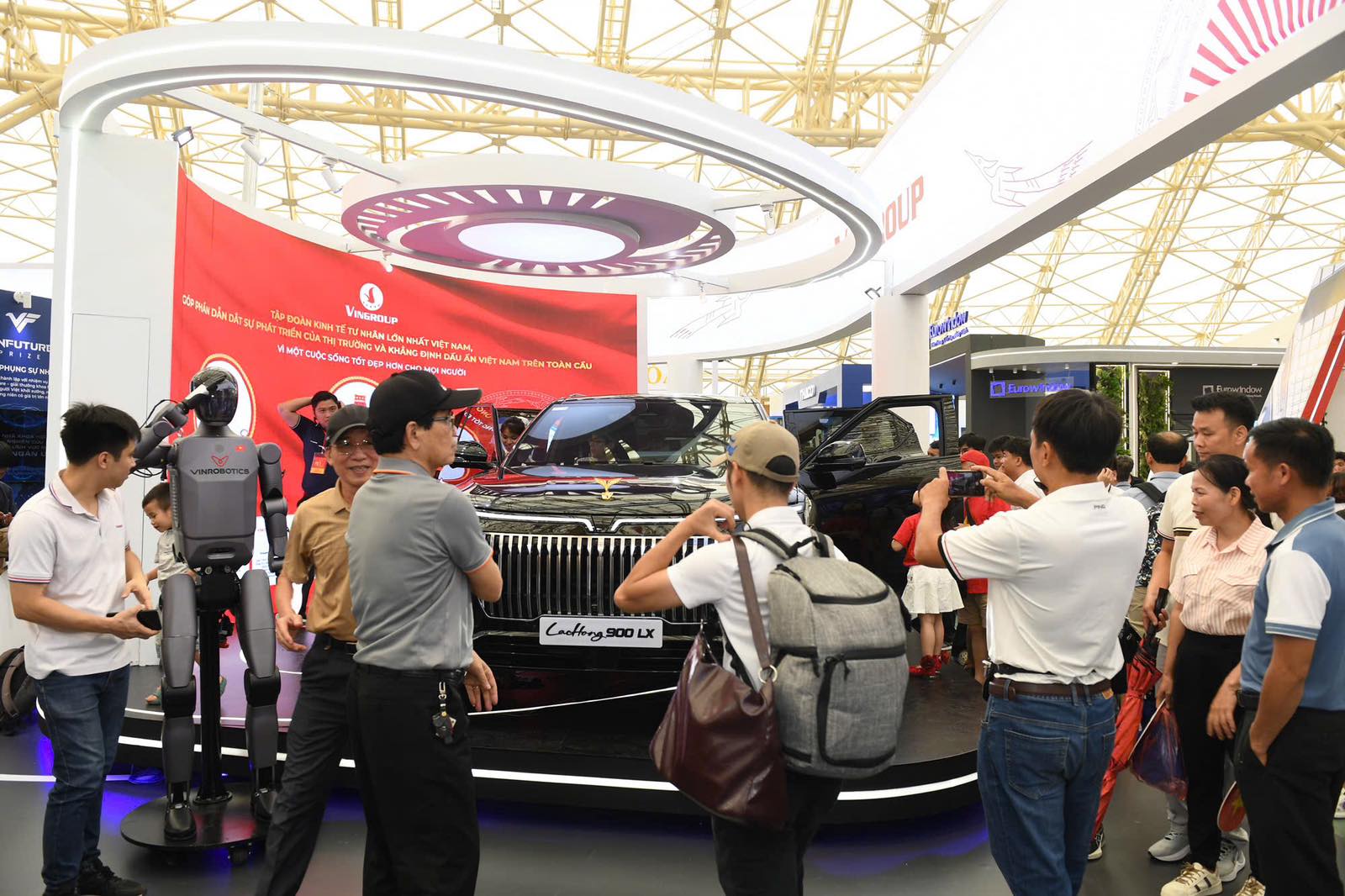 Vingroup ghi dấu ấn kiến tạo tại Triển l&#227;m “Th&#224;nh tựu đất nước: 80 năm h&#224;nh tr&#236;nh độc lập - tự do - hạnh ph&#250;c” - Ảnh 1