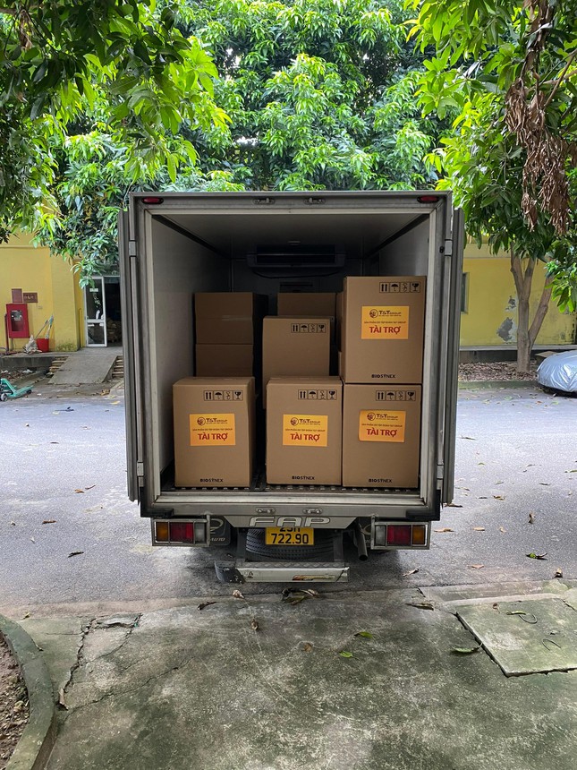 L&ocirc; h&agrave;ng 30.000 bộ kit x&eacute;t nghiệm nhanh COVID-19 rời H&agrave; Nội trong ng&agrave;y 28/8, vận chuyển tới Ki&ecirc;n Giang trong ng&agrave;y 29/8 để kịp thời hỗ trợ c&aacute;c lực lượng chức năng trong c&ocirc;ng t&aacute;c x&eacute;t nghiệm tầm so&aacute;t COVID-19 &nbsp;