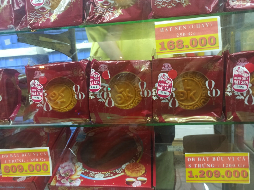 Gi&aacute; b&aacute;nh thời điểm khuyến m&atilde;i cao hơn so với l&uacute;c chưa khuyến m&atilde;i.