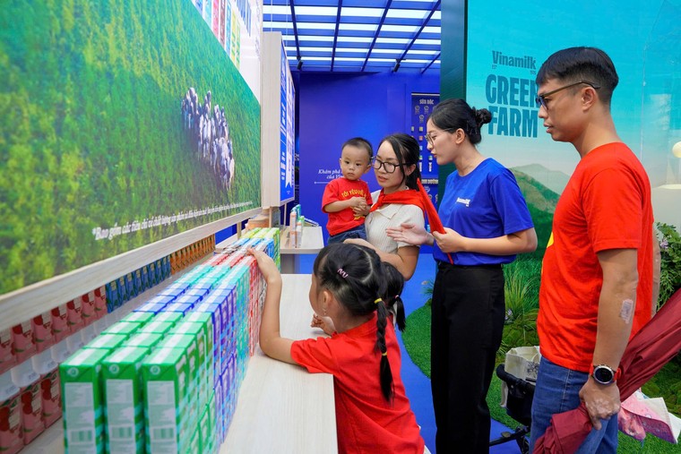 Kh&#244;ng gian trưng b&#224;y v&#224; trải nghiệm của Vinamilk h&#250;t kh&#225;ch tại Triển l&#227;m th&#224;nh tựu đất nước 80 năm - Ảnh 7