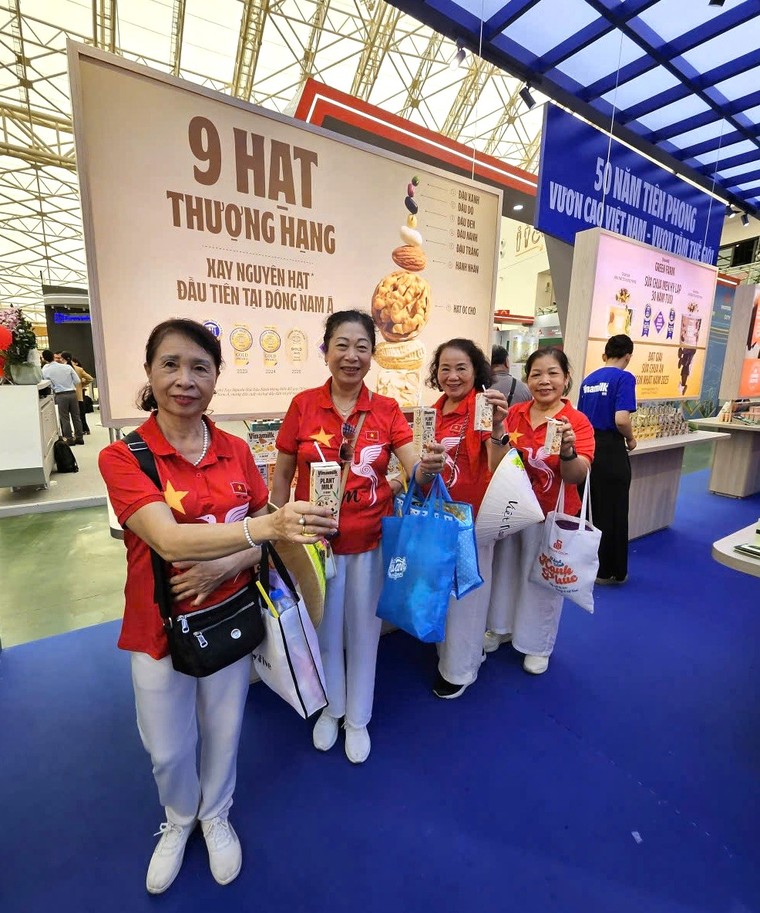 Kh&#244;ng gian trưng b&#224;y v&#224; trải nghiệm của Vinamilk h&#250;t kh&#225;ch tại Triển l&#227;m th&#224;nh tựu đất nước 80 năm - Ảnh 10