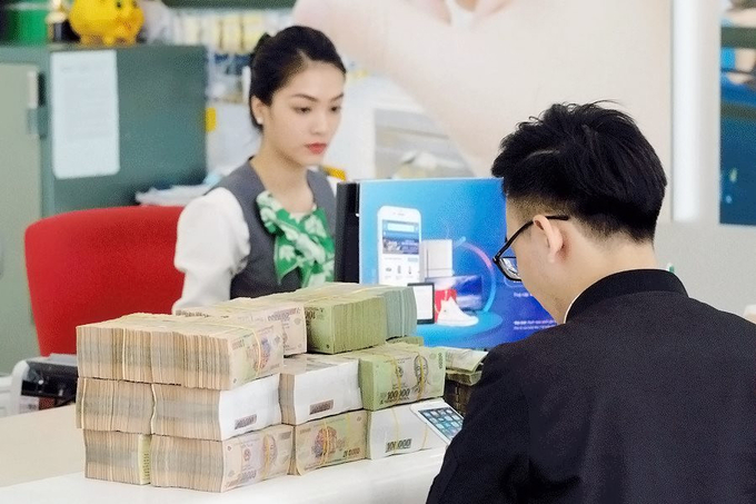 Gửi tiết kiệm ng&acirc;n h&agrave;ng kỳ hạn 12 th&aacute;ng cao nhất chỉ c&ograve;n 6,8%/năm.