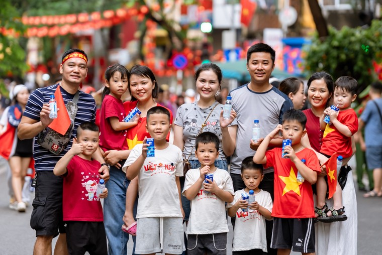 Vinamilk h&#242;a nhịp c&#249;ng triệu tr&#225;i tim mừng 80 năm Quốc kh&#225;nh - Ảnh 2