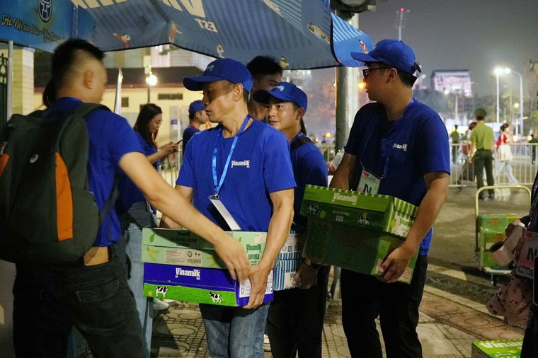 Vinamilk h&#242;a nhịp c&#249;ng triệu tr&#225;i tim mừng 80 năm Quốc kh&#225;nh - Ảnh 3