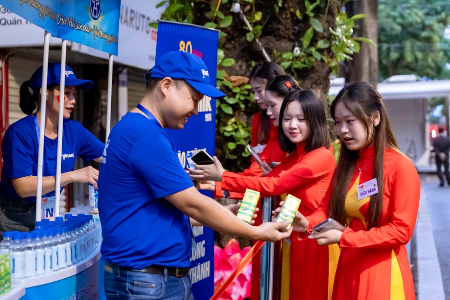 Vinamilk h&#242;a nhịp c&#249;ng triệu tr&#225;i tim mừng 80 năm Quốc kh&#225;nh - Ảnh 1