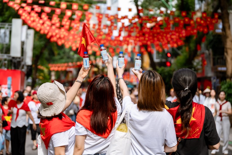 Vinamilk h&#242;a nhịp c&#249;ng triệu tr&#225;i tim mừng 80 năm Quốc kh&#225;nh - Ảnh 13