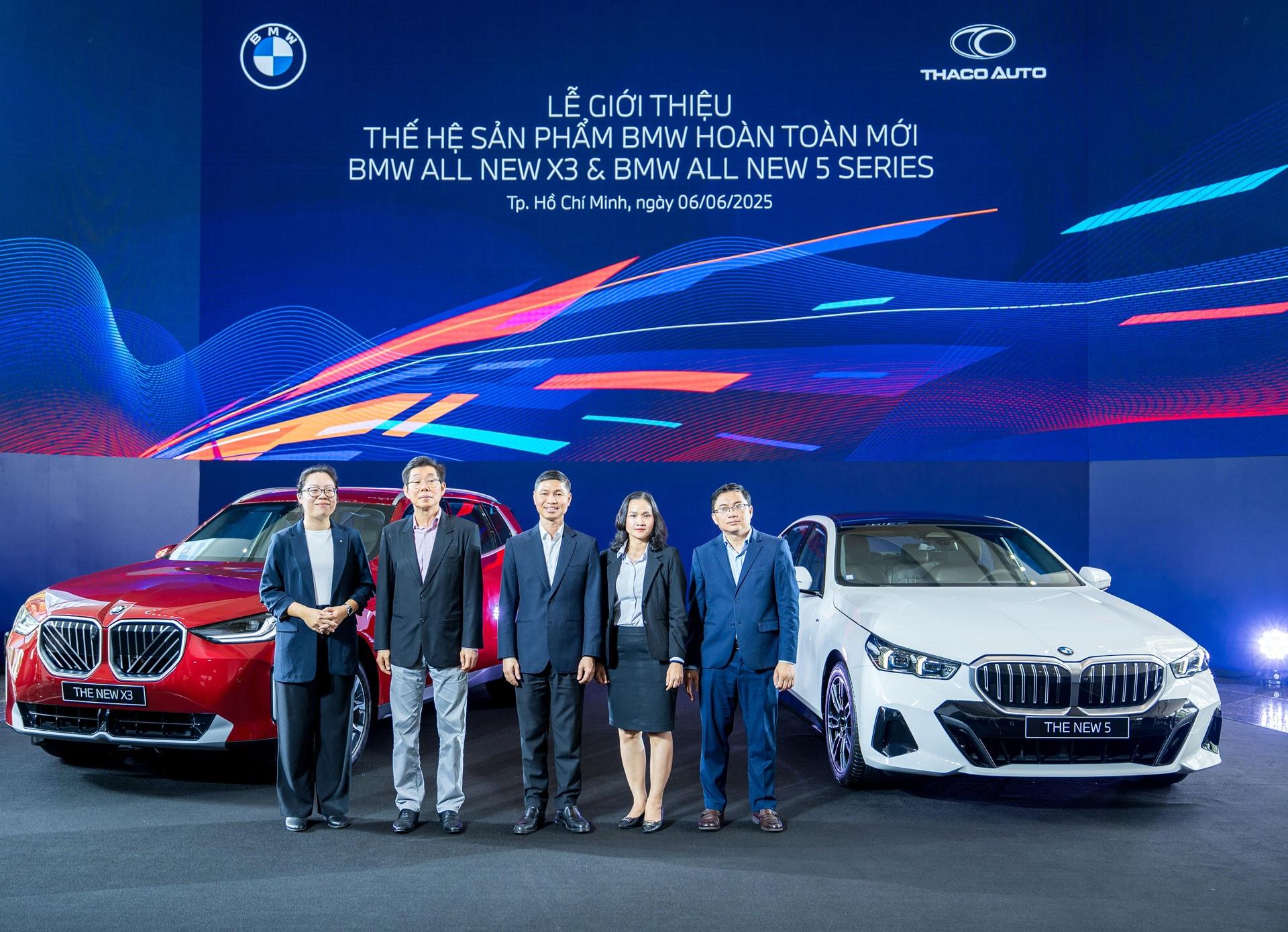Ban L&atilde;nh đạo THACO AUTO v&agrave; đại diện BMW Asia tại Lễ giới thiệu thế hệ sản phẩm BMW ho&agrave;n to&agrave;n mới.