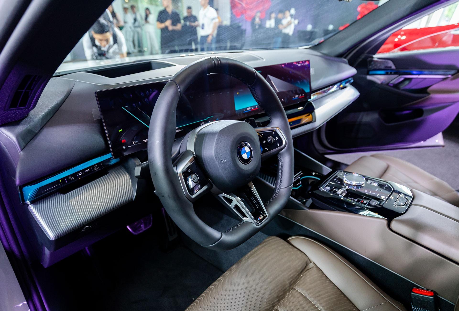 BMW 5 Series ho&agrave;n to&agrave;n mới c&oacute; thiết kế sang trọng, lịch l&atilde;m v&agrave; năng động.