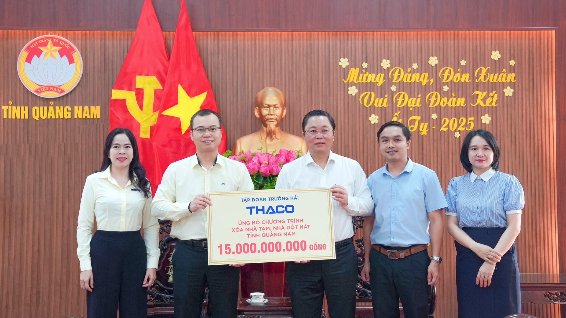 THACO ủng hộ chương tr&igrave;nh "X&oacute;a nh&agrave; tạm, nh&agrave; dột n&aacute;t" tỉnh Quảng Nam với kinh ph&iacute; 15 tỷ đồng.
