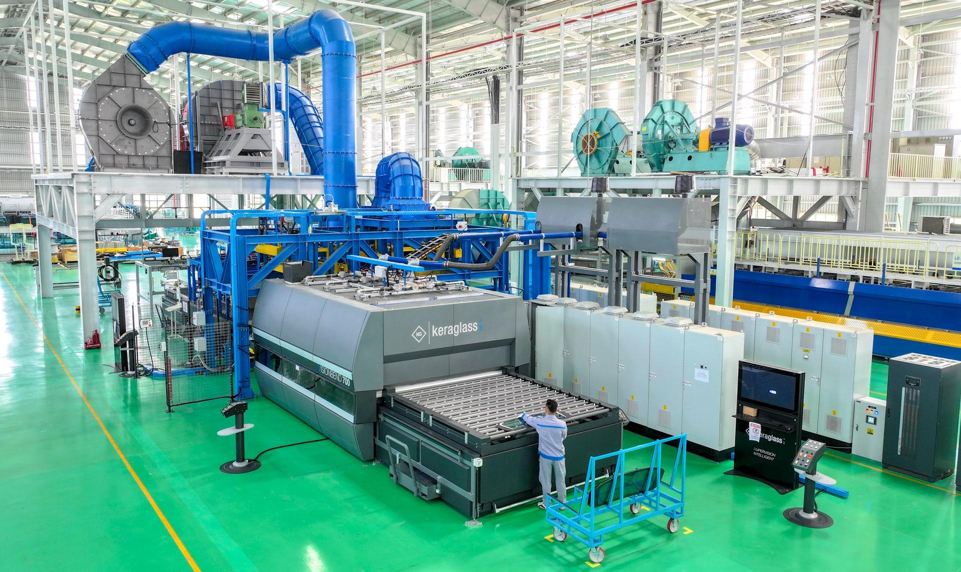 L&ograve; cường lực k&iacute;nh lưng tại Nh&agrave; m&aacute;y Sản xuất K&iacute;nh &ocirc; t&ocirc; cao cấp