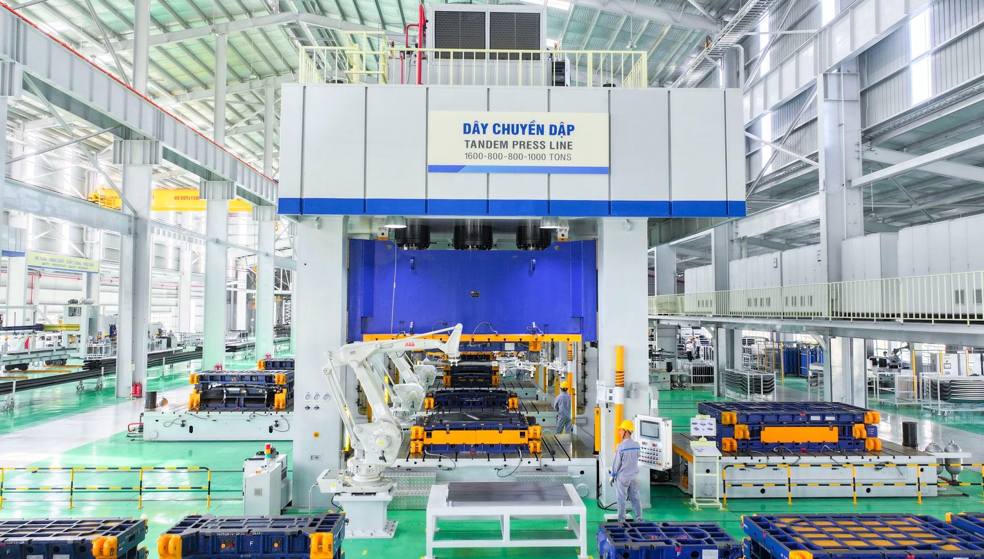 D&acirc;y chuyền dập li&ecirc;n hợp tại Nh&agrave; m&aacute;y Sản xuất Linh kiện khung th&acirc;n vỏ &ocirc; t&ocirc;.