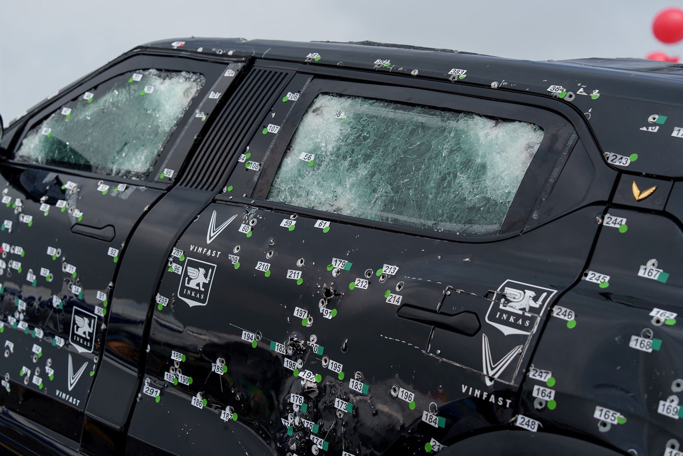 H&#233; lộ qu&#225; tr&#236;nh biến Lạc Hồng 900 LX th&#224;nh SUV điện chống đạn đẳng cấp thế giới - Ảnh 2