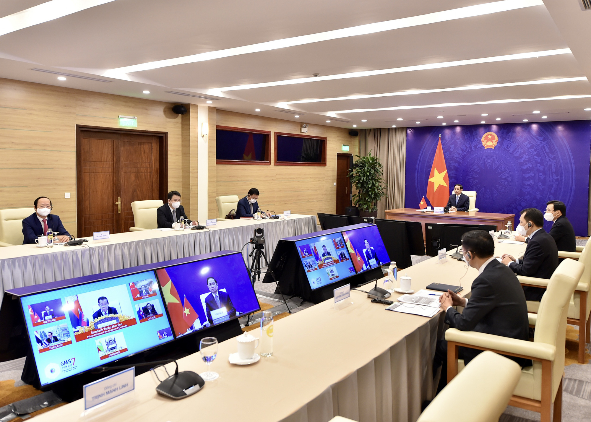 Thủ tướng: &quot;Kh&#244;ng c&#243; quốc gia n&#224;o an to&#224;n khi c&#225;c quốc gia kh&#225;c vẫn c&#242;n phải chống dịch COVID-19&quot; - Ảnh 2