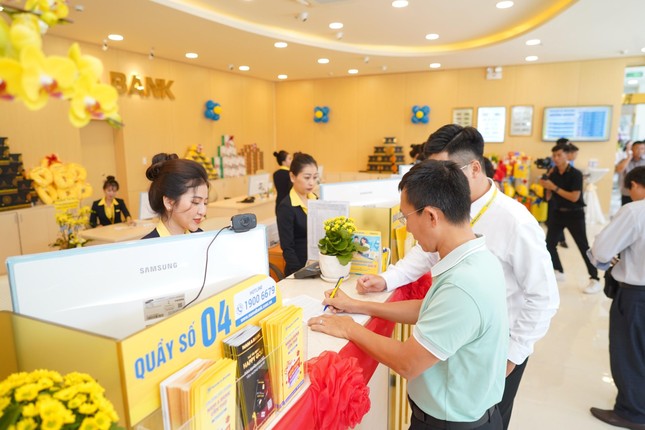 Những KH đầu ti&ecirc;n đang giao dịch tại Nam A Bank Cần Thơ