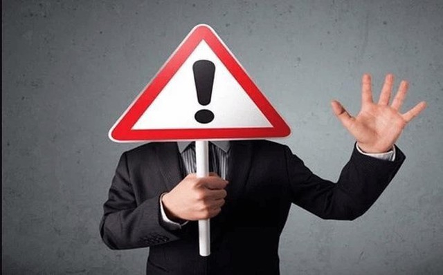 Loạt cổ phiếu bị HoSE đ&#236;nh chỉ giao dịch - Ảnh 1