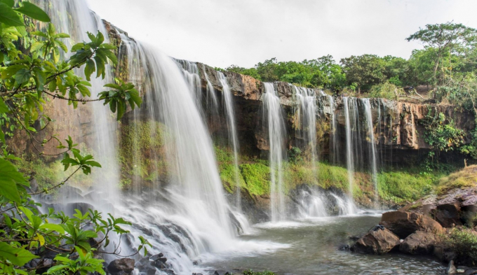 Vẻ đẹp hoang sơ, b&igrave;nh y&ecirc;n đến nao l&ograve;ng của th&aacute;c Mơ (Nguồn: Shuuterstock)