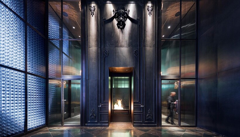 Đại sảnh rực rỡ với 15.000 mảnh pha l&ecirc; tại Baccarat Hotel &amp; Residences. Nguồn ảnh: Som.com