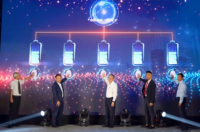 Lễ ra mắt Dịch vụ Vận chuyển h&agrave;ng h&oacute;a tr&ecirc;n nền tảng c&ocirc;ng nghệ bằng xe m&aacute;y điện