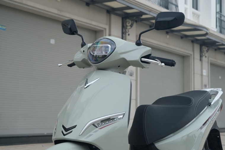 Sức h&#250;t kh&#243; cưỡng của VinFast Feliz: Gi&#225; tốt hiếm c&#243;, tầm vận h&#224;nh 262 km, thiết kế 2 pin độc đ&#225;o - Ảnh 2