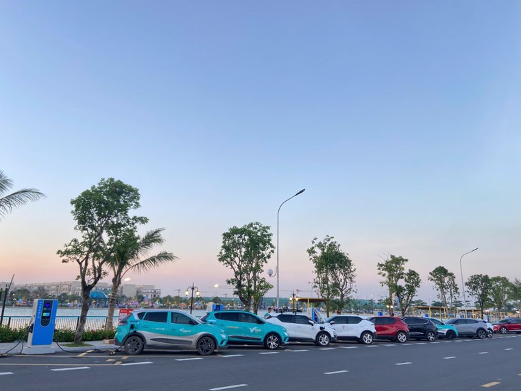 C&#243; g&#236; b&#234;n trong trạm sạc V-Green lớn nhất cả nước? - Ảnh 1