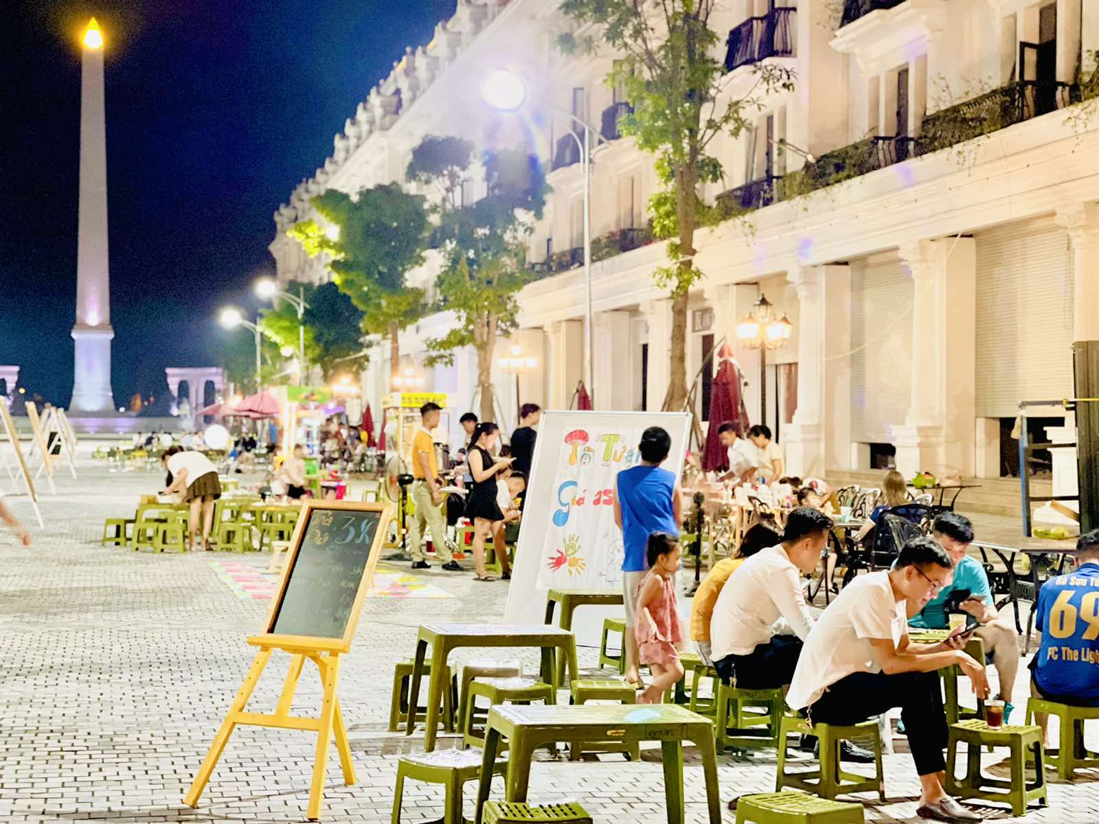 Nhiều hoạt động hấp dẫn tại phố đi bộ The Rome