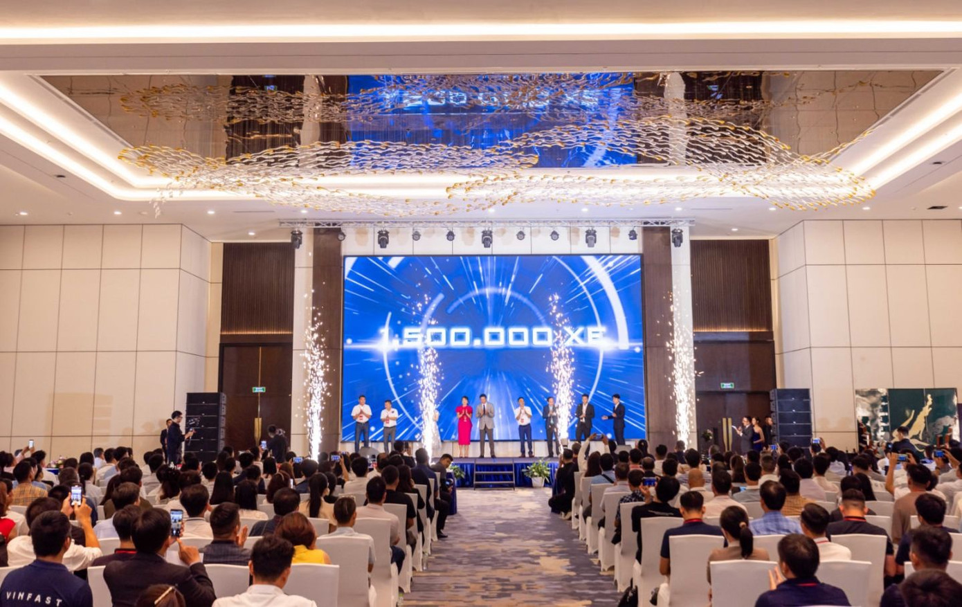 Hơn 600 nh&agrave; ph&acirc;n phối xe m&aacute;y điện VinFast tr&ecirc;n to&agrave;n quốc đ&atilde; thống nhất đặt mục ti&ecirc;u kinh doanh năm 2026 l&agrave; 1,5 triệu xe.