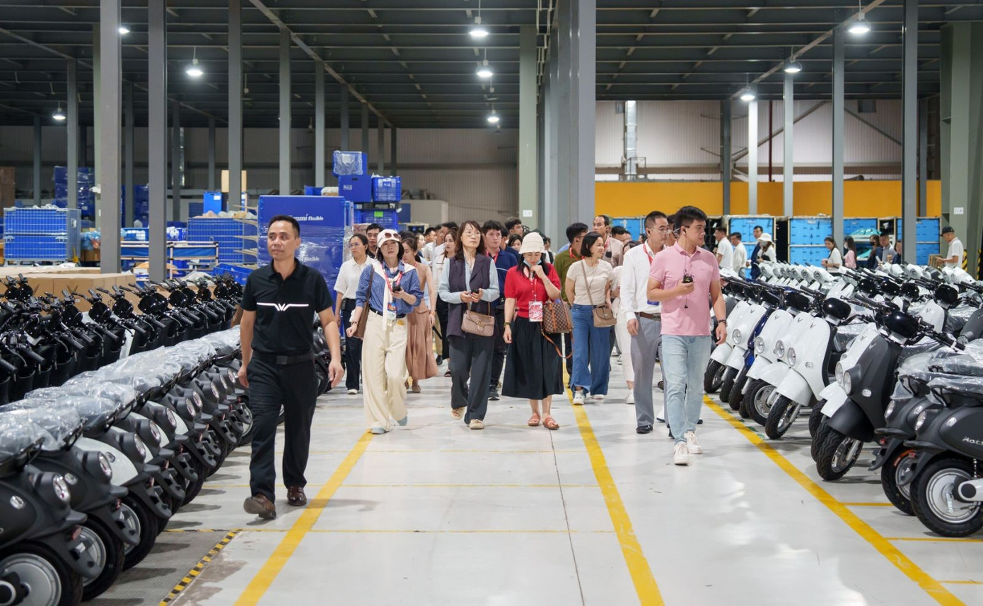 Đại diện nh&agrave; ph&acirc;n phối thăm nh&agrave; m&aacute;y sản xuất xe m&aacute;y điện VinFast tại Hải Ph&ograve;ng h&ocirc;m 15/09.