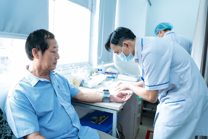 Nối tiếp chương tr&igrave;nh phẫu thuật mắt tại Bệnh viện Mắt TP.HCM, sắp tới HDBank sẽ c&ugrave;ng Hội Bảo trợ Bệnh nh&acirc;n ngh&egrave;o TP.HCM triển khai 900 ca phẫu thuật mắt trong năm 2025 tại TP.HCM, C&agrave; Mau, B&igrave;nh Định...