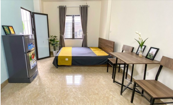 B&ecirc;n trong một căn hộ chung cư mini được nhiều người rao b&aacute;n sau vụ ch&aacute;y xảy ra tại Khương Hạ, Thanh Xu&acirc;n. Ảnh: B&aacute;o Tiền Phong