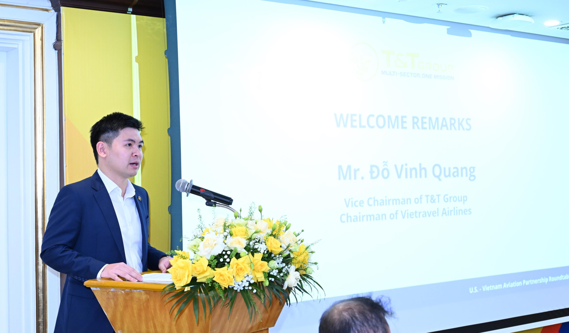 &Ocirc;ng Đỗ Vinh Quang, Ph&oacute; Chủ tịch HĐQT T&amp;T Group, Chủ tịch HĐQT Vietravel Airlines ph&aacute;t biểu tại Tọa đ&agrave;m.