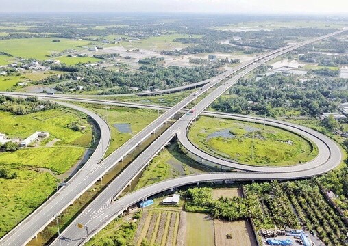 Vị tr&iacute; gi&aacute;p ranh TP.HCM v&agrave; hệ thống cơ sở hạ tầng hiện đại đang hỗ trợ cho sự ph&aacute;t triển BĐS Đức H&ograve;a, Long An.