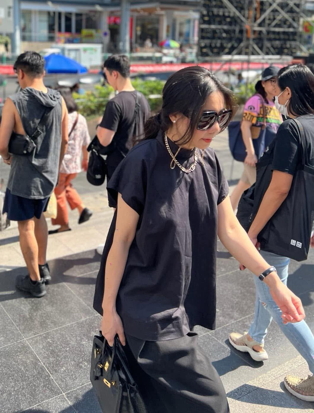 &#39;Ch&#226;n dung&#39; nữ chủ qu&#225;n c&#224; ph&#234; c&#243; con bị ‘tổng t&#224;i’ ra lệnh đ&#224;n em đ&#225;nh - Ảnh 1