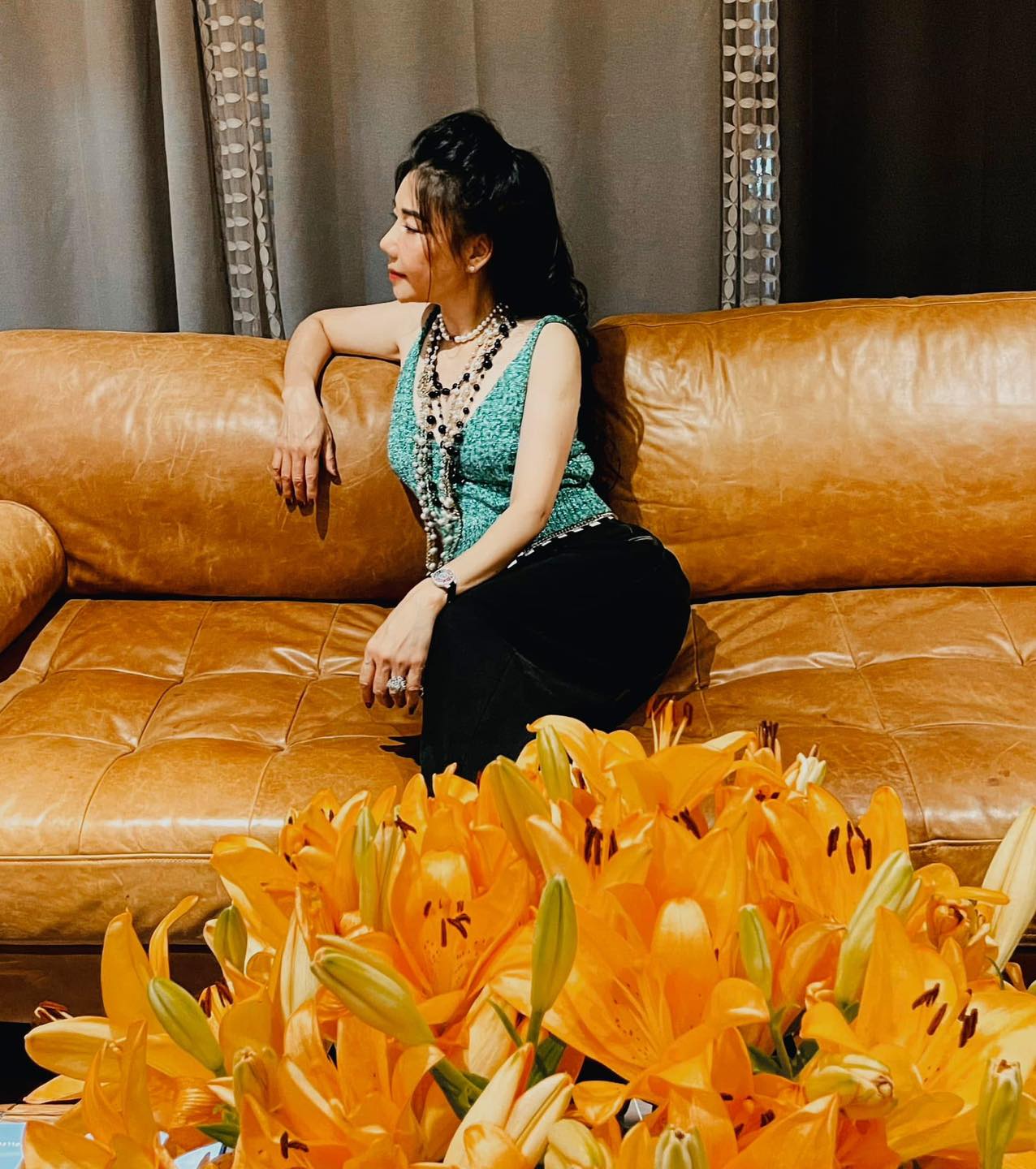 Chủ qu&aacute;n c&agrave; ph&ecirc; với phong c&aacute;ch sang chảnh