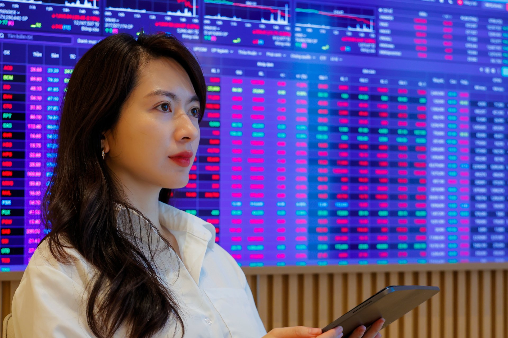 Theo chuy&ecirc;n gia, trong một thị trường nhiều biến số v&agrave; kh&oacute; dự đo&aacute;n ngắn hạn, việc tu&acirc;n thủ kỷ luật giao dịch v&agrave; quản trị rủi ro l&agrave; điều quan trọng.