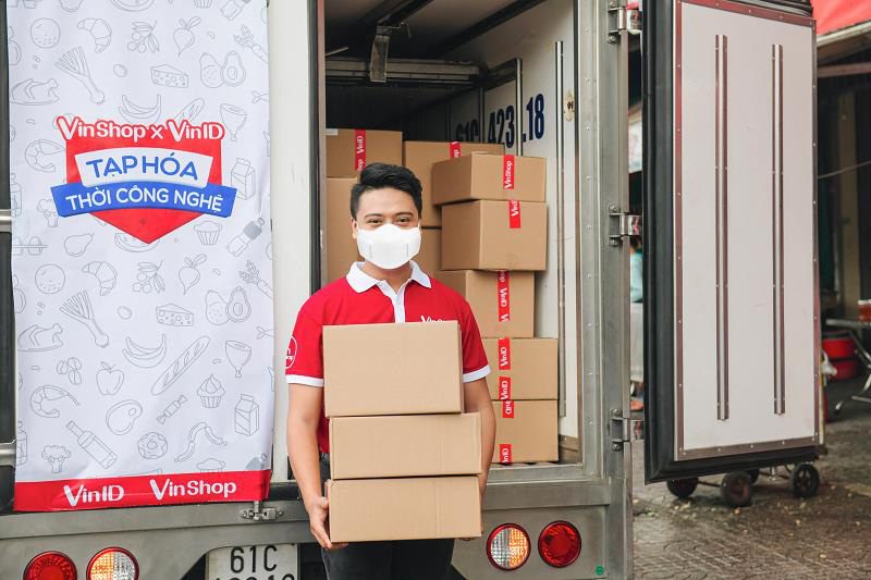 Đội ngũ giao vận của VinShop tu&acirc;n thủ c&aacute;c quy tắc giữ an to&agrave;n của Bộ Y tế. &nbsp;